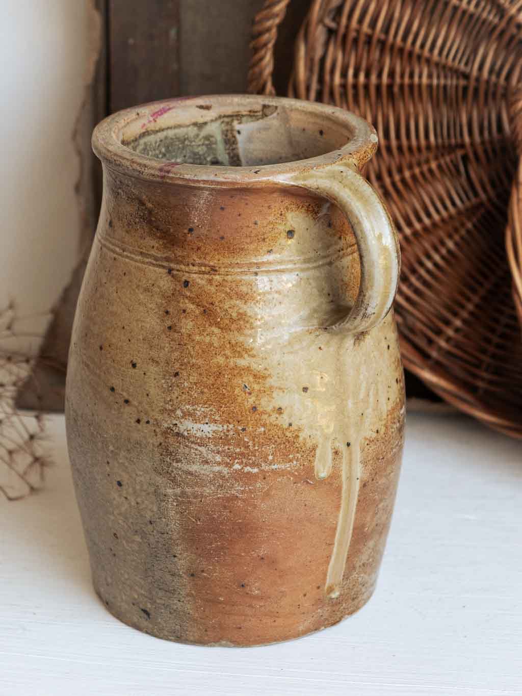 pot ancien en grès avec anse