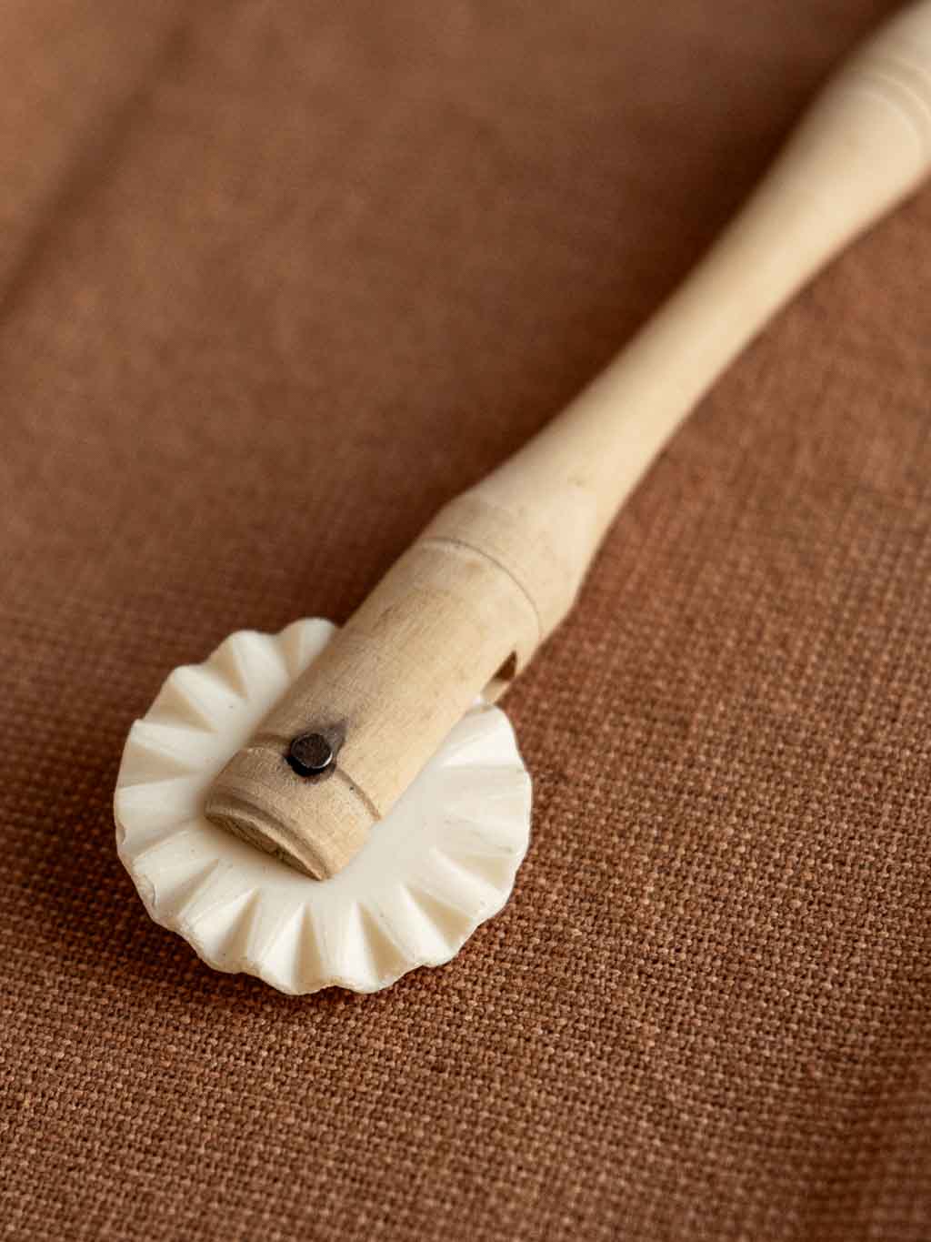Roulette à pates dentelée