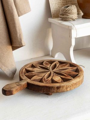 dessous de plat en bois gravé