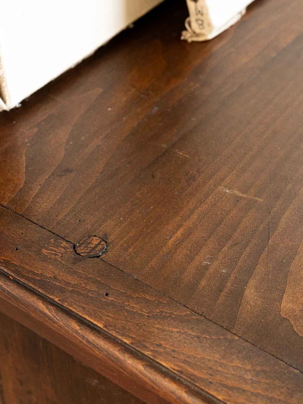 Buffet parisien ancien en bois foncé poignées coquille
